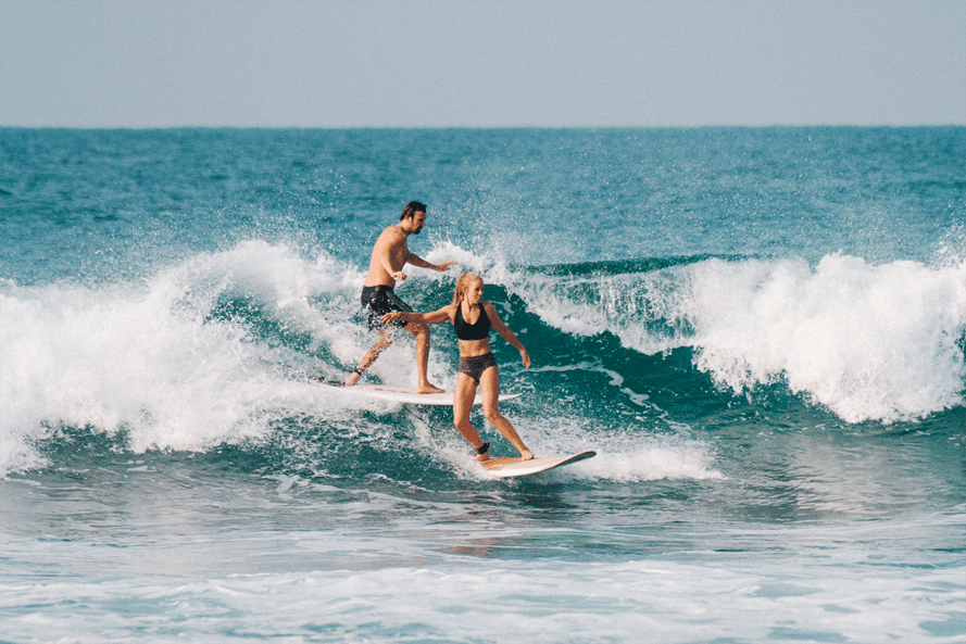 couple-surfing-summer-beach-klara-kulikova-unsplash