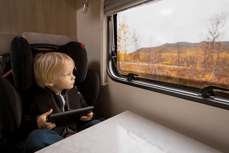 jenni-kollani-family-motorhome-child_0