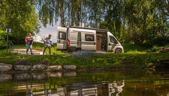 hobby-couple-camping.jpg