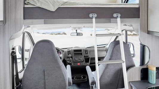 2021_rm_optima_ontour_alkoven_a60gf_innen_alkoven_BEAR_PRESSE_lowres.jpg