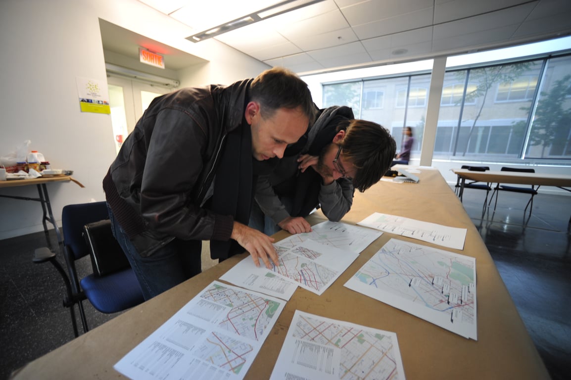 Photograph from Design Engaged 2008 in Montréal; tagged aaron straup cope, mike migurski, maps.