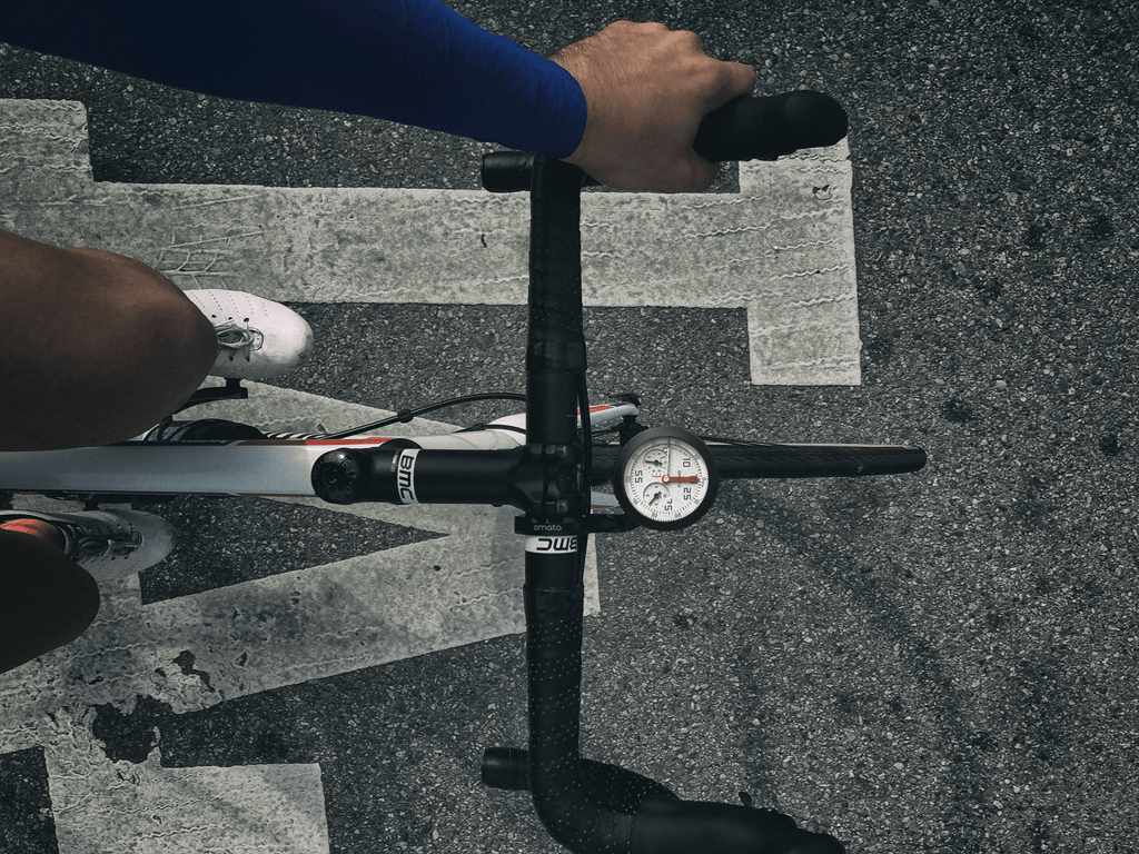 Cyclist riding with the OMATA One mounted on the handlebars.