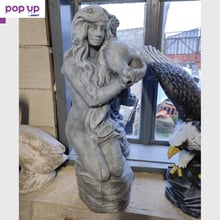 Статуетка девойка с делва от бетон – “Касандра”