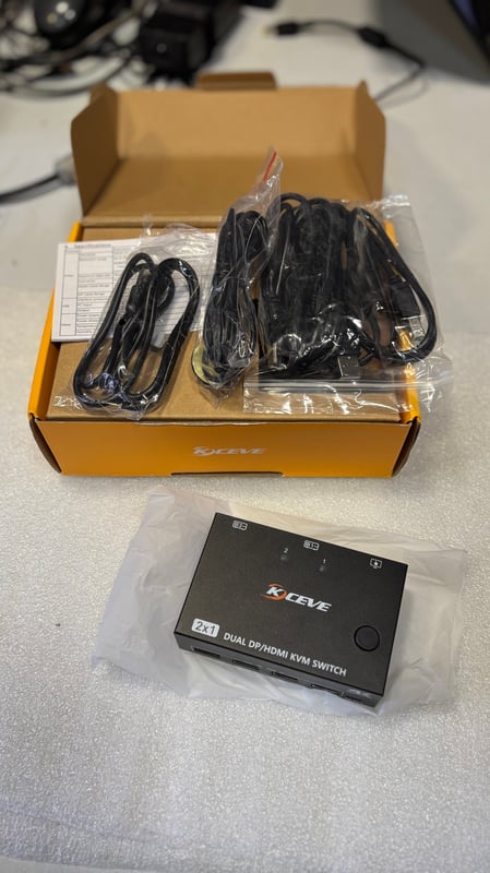 KCEVE Dual Monitor KVM Switch HDMI/DP 2-Port 4K@60Hz (Нов)