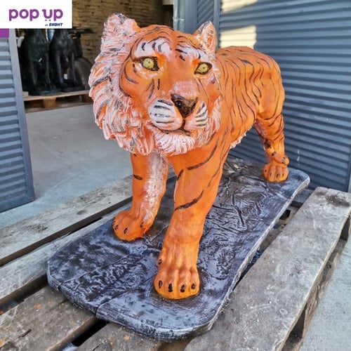 Бетонна статуя на тигър в реален размер