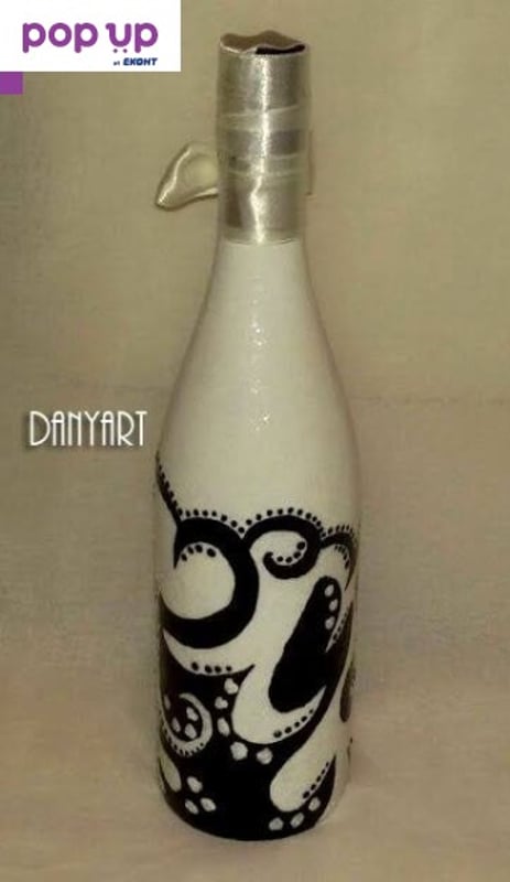 Рисувана бутилка в черно и бяло