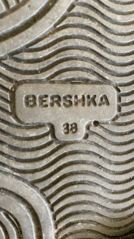 Sinsay яке Bershka боти