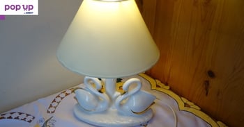 Ретро настолна лампа с порцеланови лебеди.