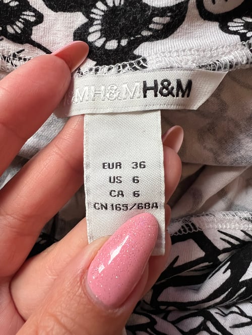 H&M Черно бяла пола с цветя 36 размер 🖤🤍