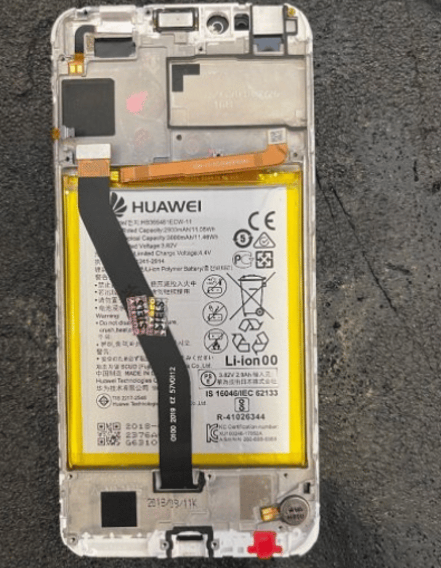 Рамка за Huawei Y6 + батерия (счупен дисплей)