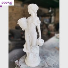 Статуя от бетон девойка с кошница – Андромеда