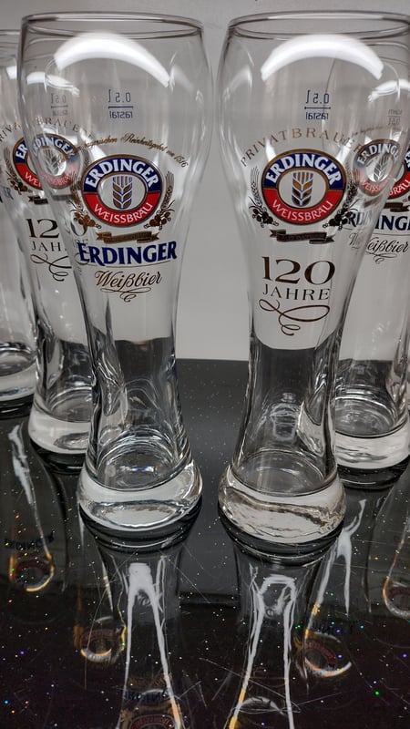 Чаши за бира Erdinger Weißbrau. Вместимост 500 мл и височина 25,5 см. 6 броя, три на три различни.