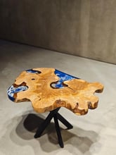 Дървена маса с епоксидна смола