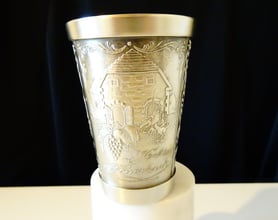 Чаша от калай с релефни картини от Щутгарт.