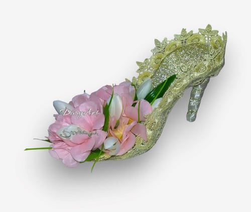Цветна декоративна обувка с вечни цветя в златисто