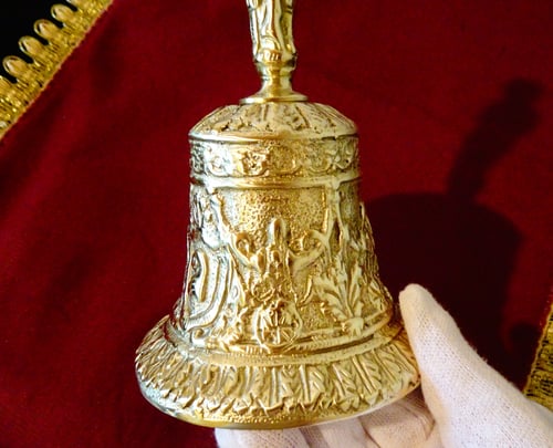 Кралска ловна камбана от бронз.