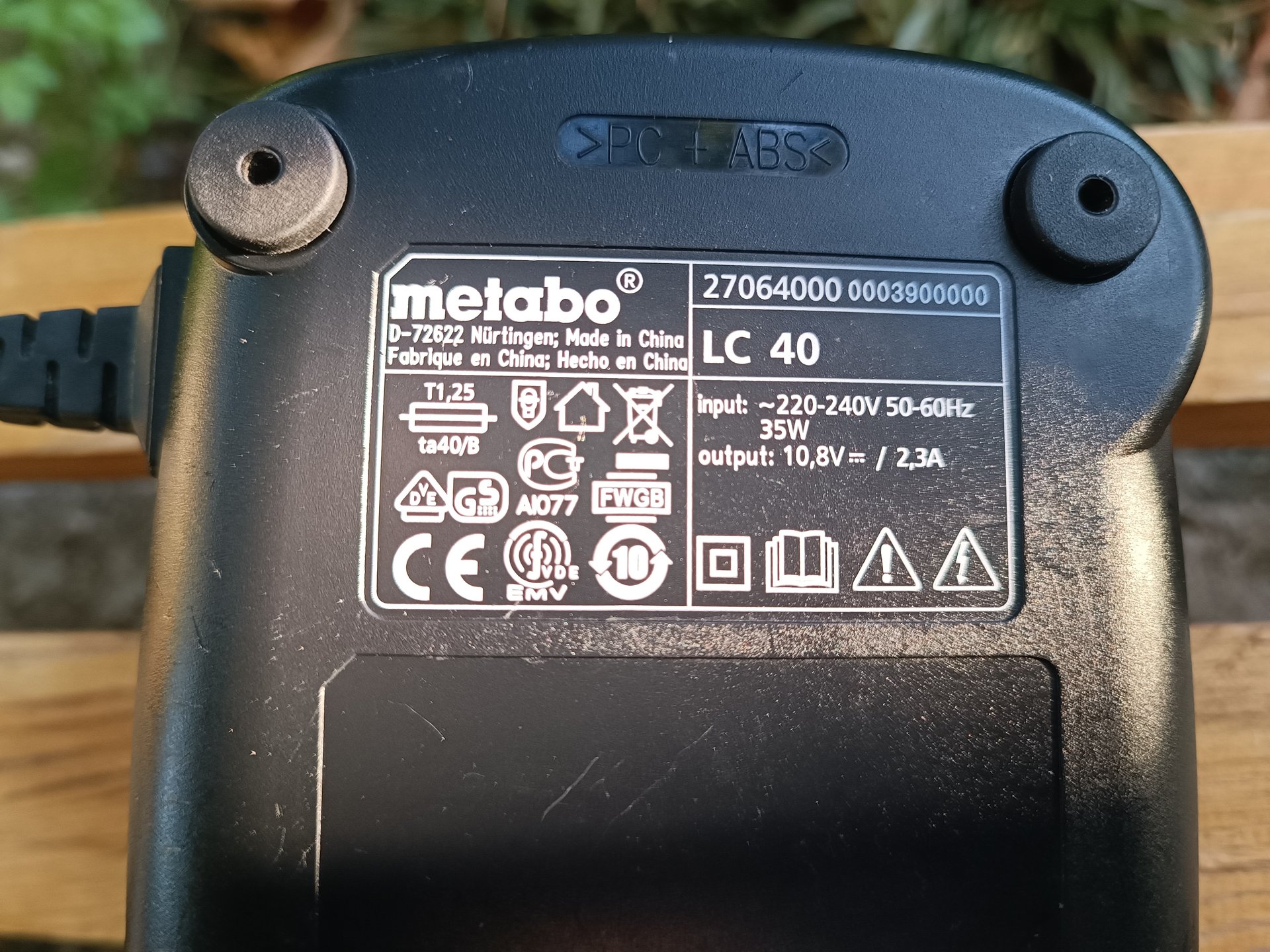 Metabo LC 40 употребявано зарядно устройство 10.8V