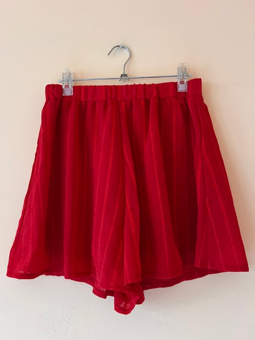 Червен комплект от панталонки и тениска L размер