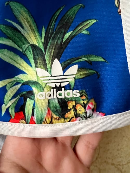 Adidas оригинални къси панталонки S размер 💙