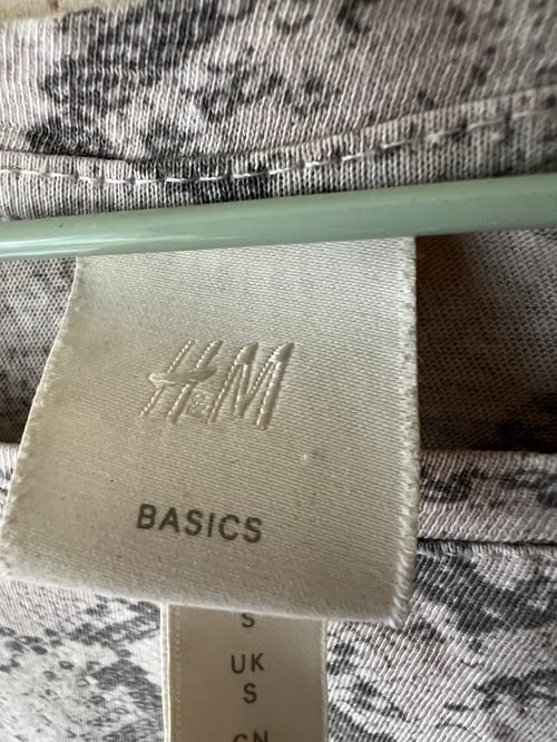 H&M Тениска със змийски принт S размер 🩶