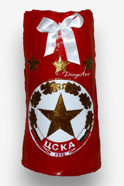 Ръчно рисувана керемида с логото на ЦСКА