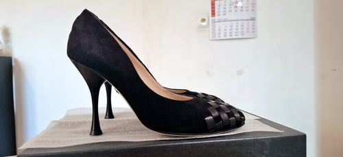Елегантни дамски обувки с красив ток