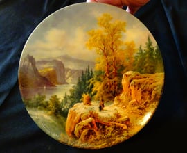 Авторска рисувана чиния баварски порцелан,кутия.