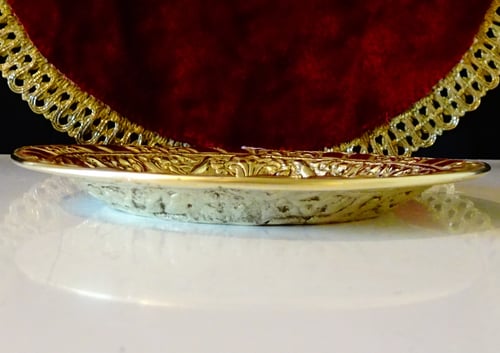 Старинна бронзова чиния,пауни,барок.