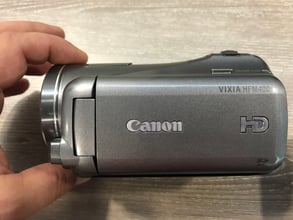 Canon VIXIA HF M400 Full HD 1080p AVCHD Flash Camcorder 10x W/ Extras Tested F/S: