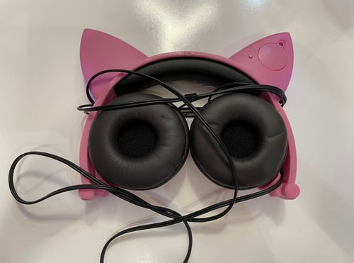 Светещи розови слушалки тип “Котка”