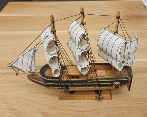 Макет на кораб ветроход сувенир 25 х 22 см изработен от дърво
