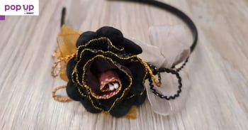 Ефектна диадема с черно бежава роза от плат