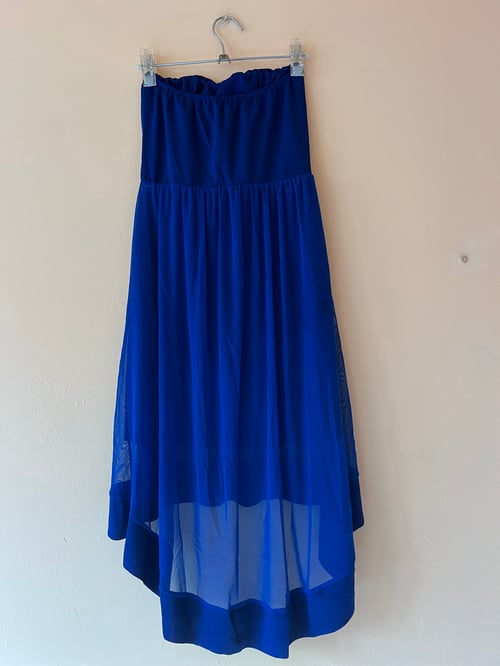 Турско синя рокля без презрамки 💙