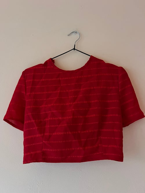 Червен комплект от панталонки и тениска L размер