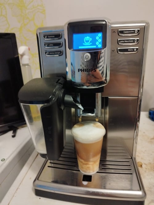 Кафеавтомат Филипс с кана за мляко