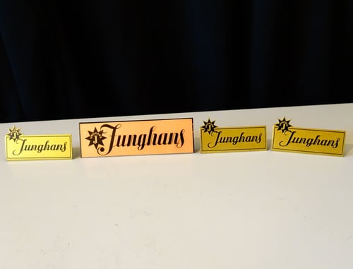 Junghans швейцарска табелка с лого.