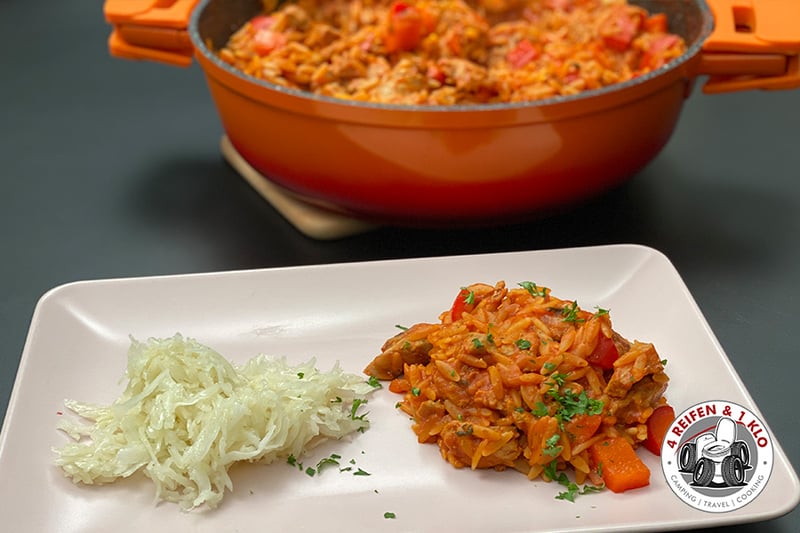 Gyros Pfanne mit Kritharaki Nudeln und Krautsalat