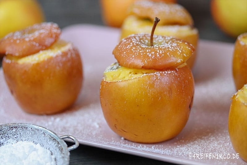 Bratäpfel mit Käsekuchenfüllung | 4 REIFEN 1 KLO