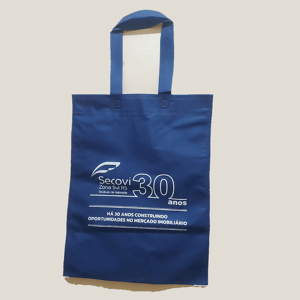 Sacola ecobag azul 35X45 personalizada com o logo branco da Secovi
