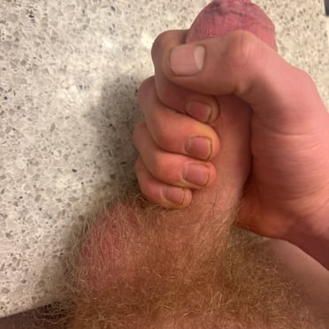 Beautiful thick cock with a hairy man and large balls, 16.5cm pic.