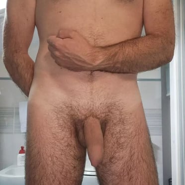 This pic showcases a beautifully uncut 17cm BWC with a slight curve, promising to make you moan, owned by a muscled dude from Italy.