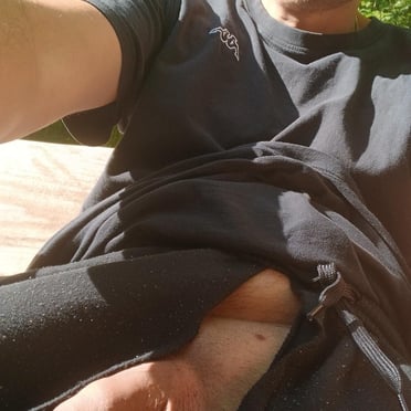 Here is an SEO-friendly alt text for the image:
A beautiful, thick, veiny 14cm cock with hairy pubes and big balls, shown in a casual outdoor pic.