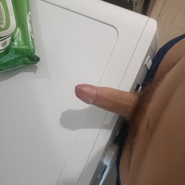 A juicy and thick cock with a trimmed bush, a perfect pic.