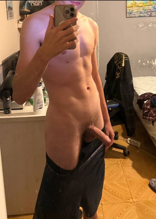 Sexy muscled stud showing off his beautiful thick cock and big balls in this hot pic.