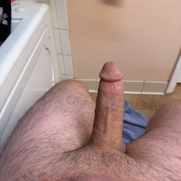 Beautifully thick and veiny cock pic from a muscled dude.