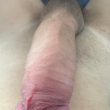 Juicy thick dick pic from a muscled dude.