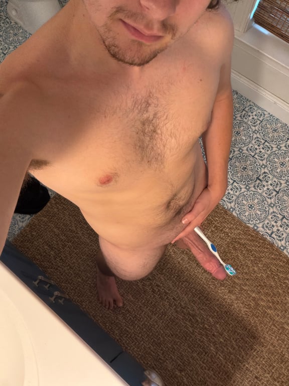 A thick, veiny 19cm cock with light pubic hair is featured in this juicy pic.