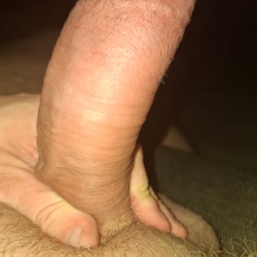 Amazing 20cm thick white cock pic with nice balls and some hairy pubes.