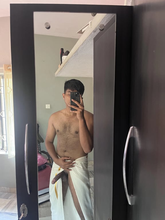 Here's a pic of a gorgeous 16cm Indian dick wrapped in a towel, a sexy handful needing to cum.