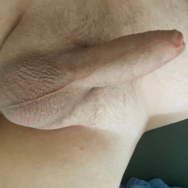 A juicy, veiny dick pic from a muscled dude.